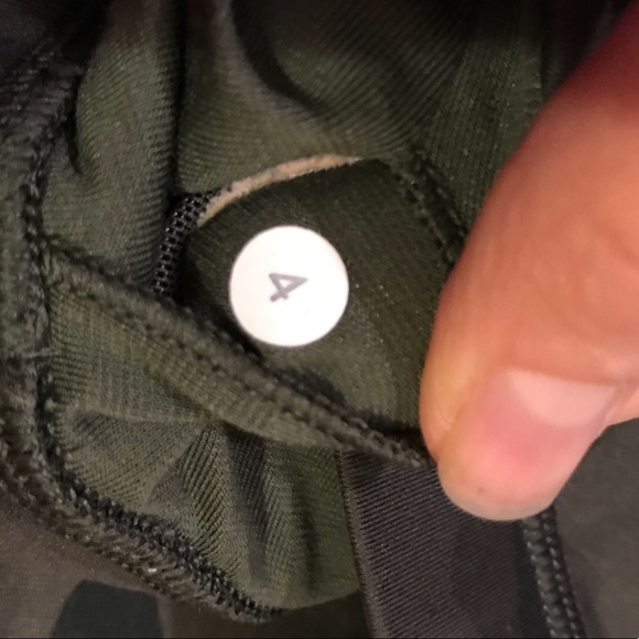 Lululemon RARE SET Camo Tank Top & Flow Bra Size 4 - Picture 4 of 8